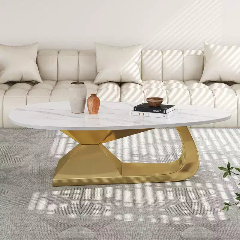 Table basse avec plateau en céramique et base contemporaine en acier inoxydable, une pièce maîtresse durable et élégante pour le salon.