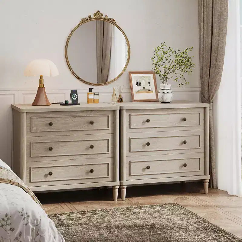 Table de chevet de ferme à 3 tiroirs, table de chevet cannelée de style Mid-Century avec prise de courant pour chambre à coucher, table d'appoint de 45,7 cm de large